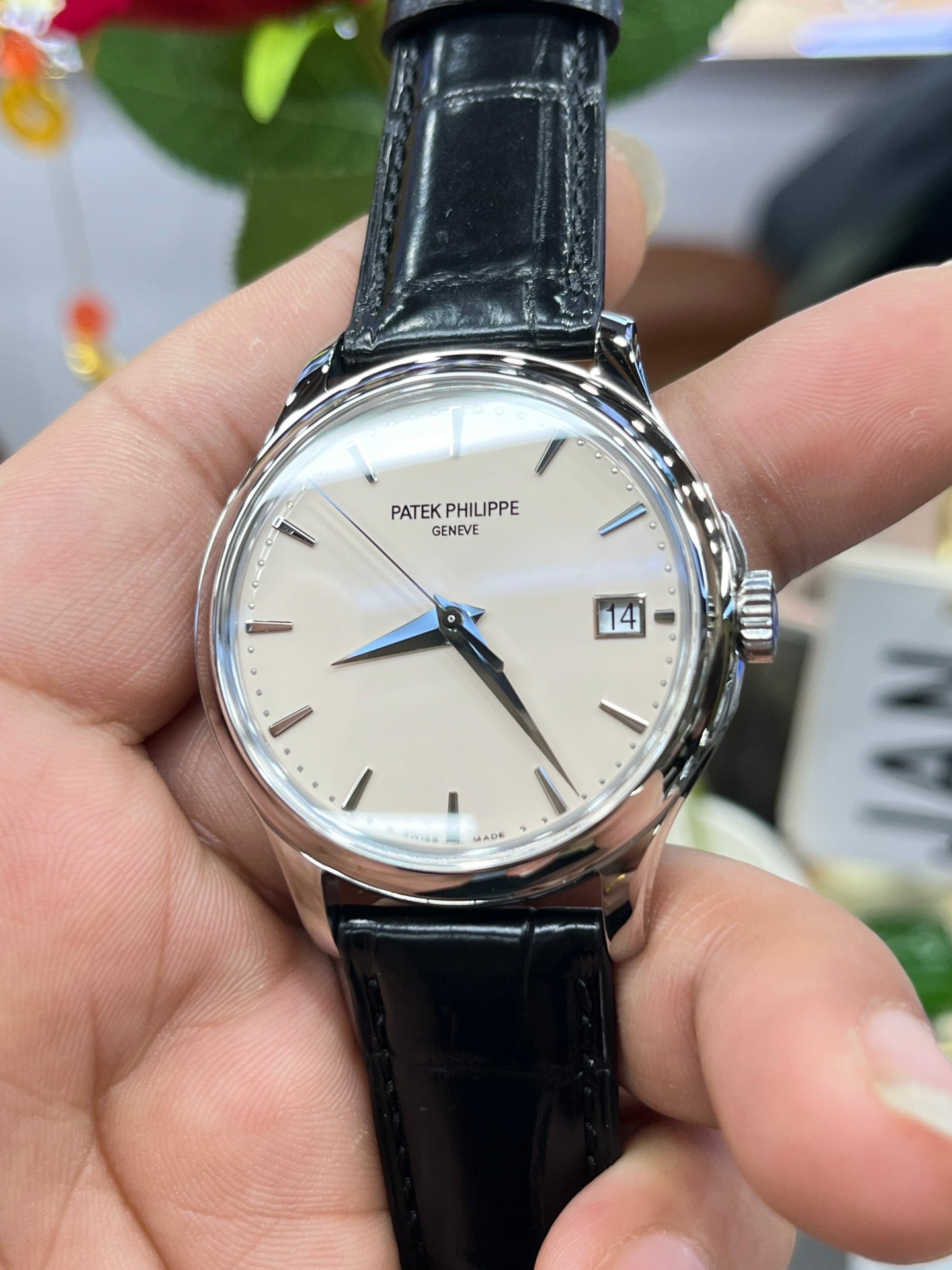 Patek Philippe Calatrava 5227G Cadran blanc 1:1 Meilleure édition 3K Bracelet en cuir noir d'usine