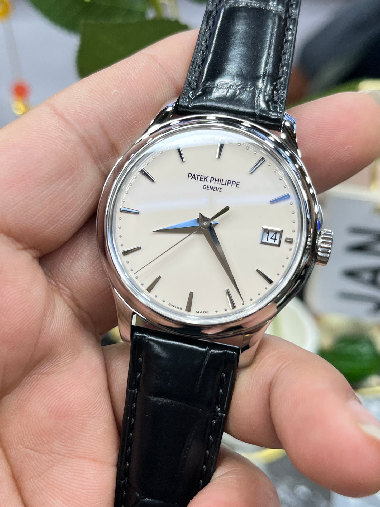 Patek Philippe Calatrava 5227G Cadran blanc 1:1 Meilleure édition 3K Bracelet en cuir noir d'usine