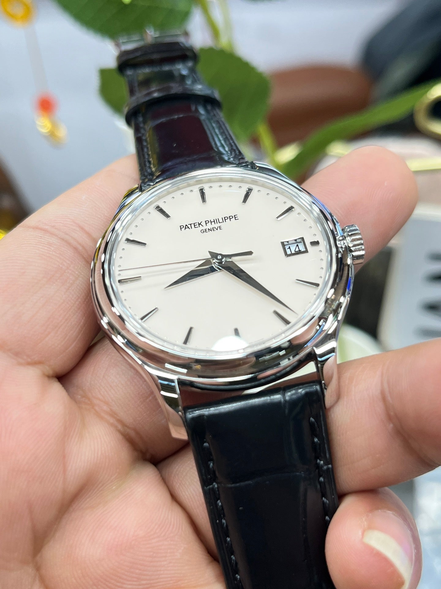 Patek Philippe Calatrava 5227G Cadran blanc 1:1 Meilleure édition 3K Bracelet en cuir noir d'usine