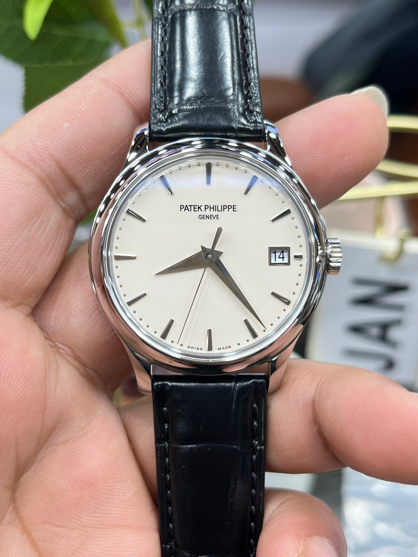 Patek Philippe Calatrava 5227G Cadran blanc 1:1 Meilleure édition 3K Bracelet en cuir noir d'usine