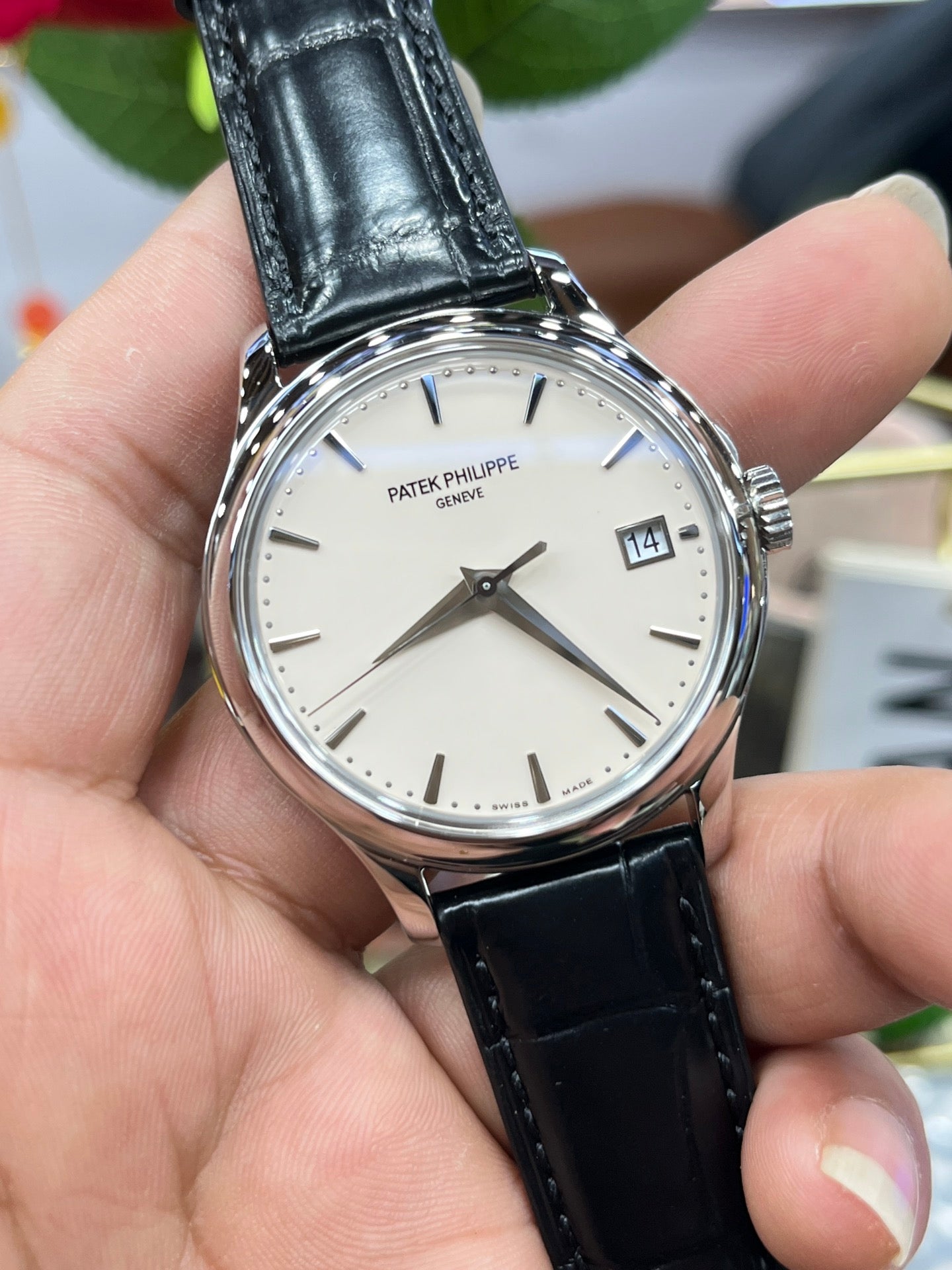 Patek Philippe Calatrava 5227G Cadran blanc 1:1 Meilleure édition 3K Bracelet en cuir noir d'usine