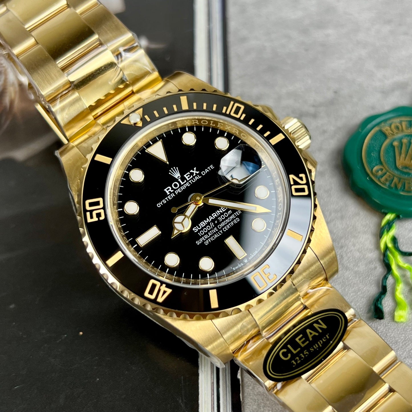 Montre pour homme Rolex Submariner Date cadran noir en or jaune 126618LN-0002 enveloppée d'or 18 carats