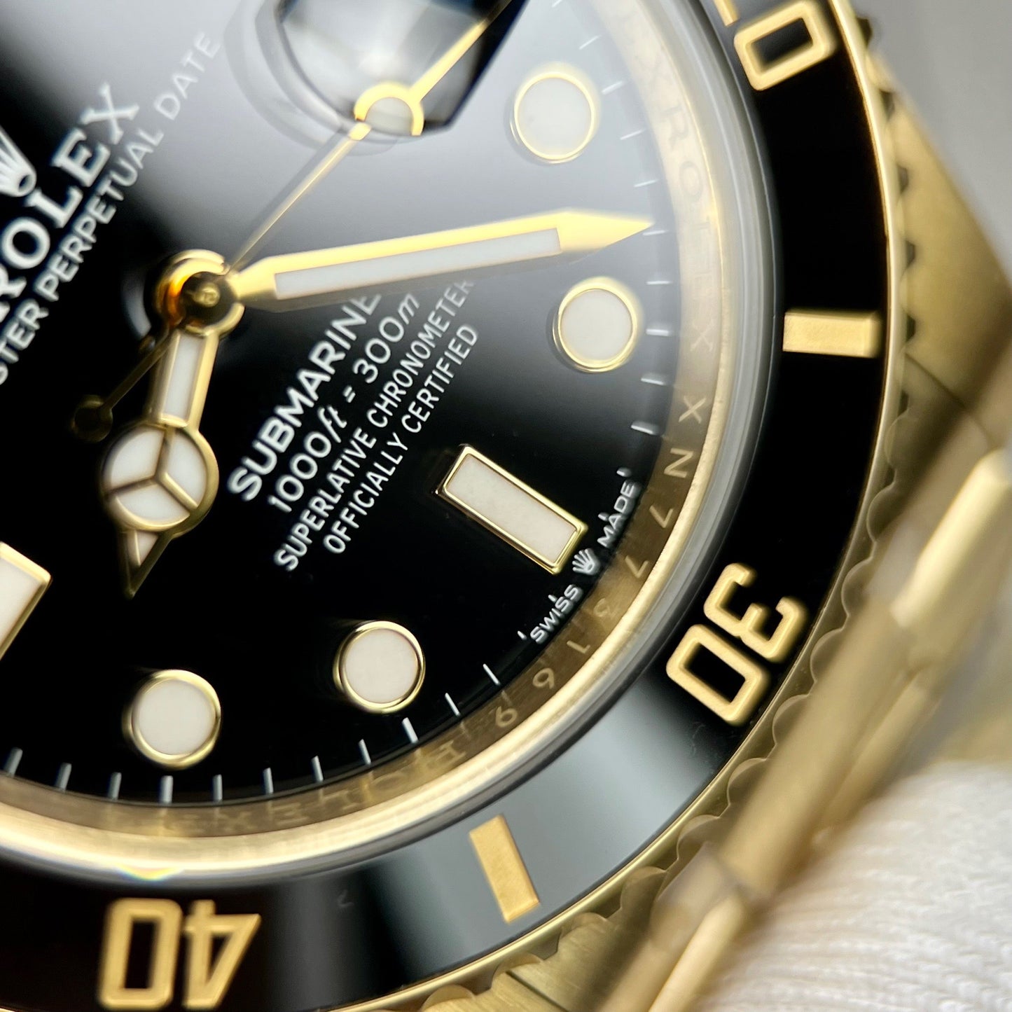 Montre pour homme Rolex Submariner Date cadran noir en or jaune 126618LN-0002 enveloppée d'or 18 carats