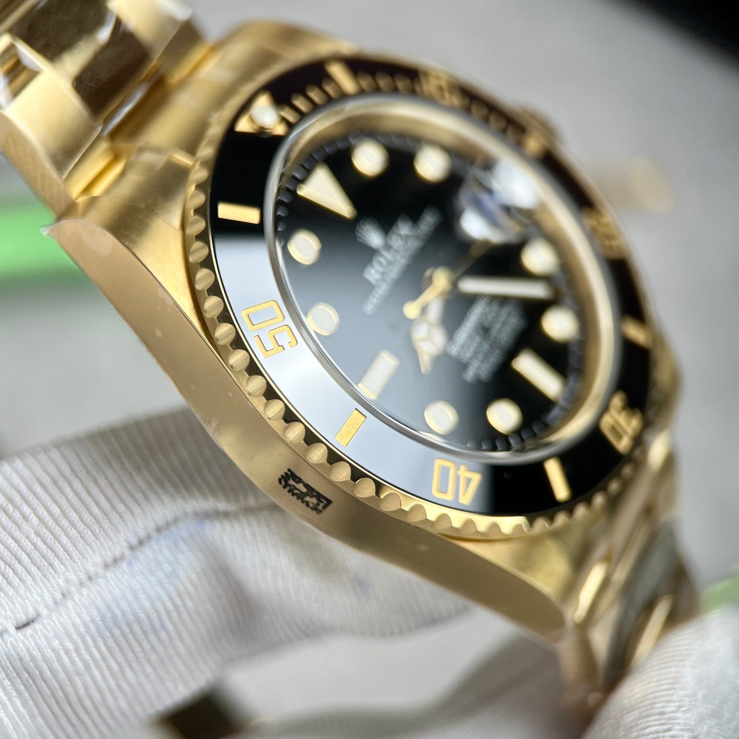 Montre pour homme Rolex Submariner Date cadran noir en or jaune 126618LN-0002 enveloppée d'or 18 carats