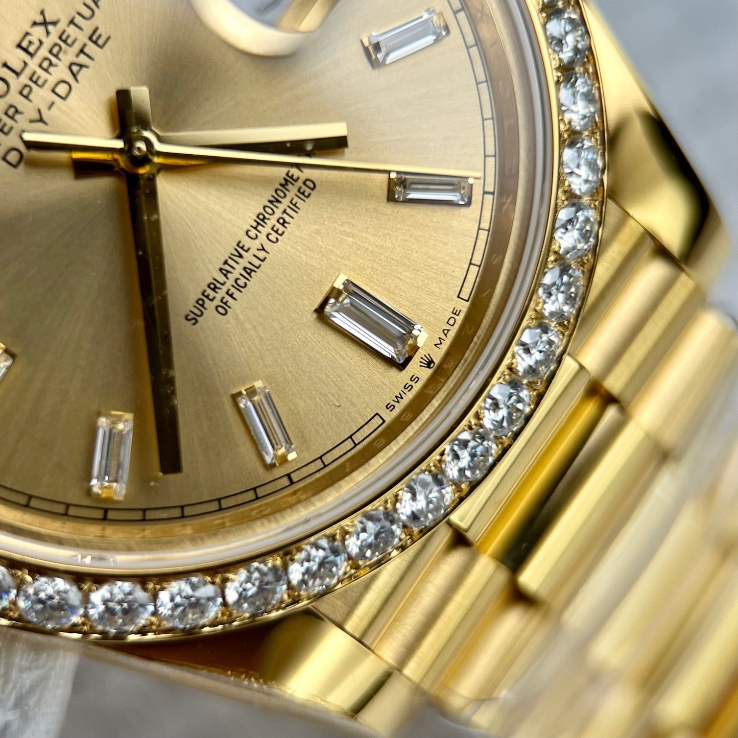 Rolex Day-Date 40 228348rbr-0002 Yellow Gold 18k gold encrusted with Artificial diamonds