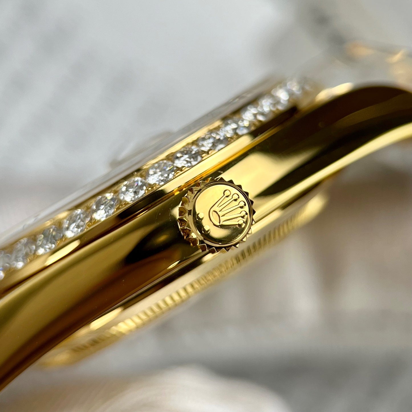 Rolex Day-Date 40 228348rbr-0002 Yellow Gold 18k gold encrusted with Artificial diamonds