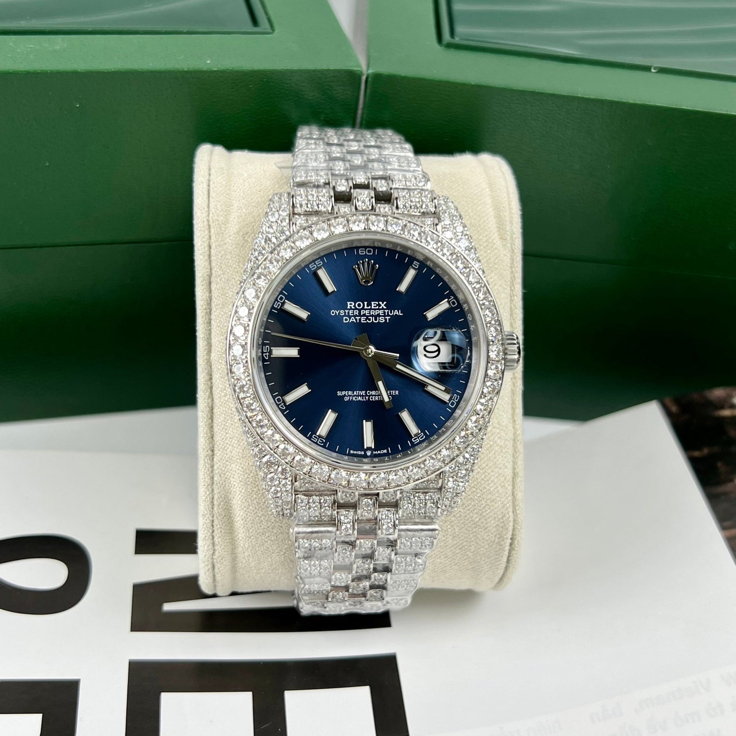 Montre pour homme Rolex Datejust 41 à cadran bleu 126334-0002 moissanite personnalisée