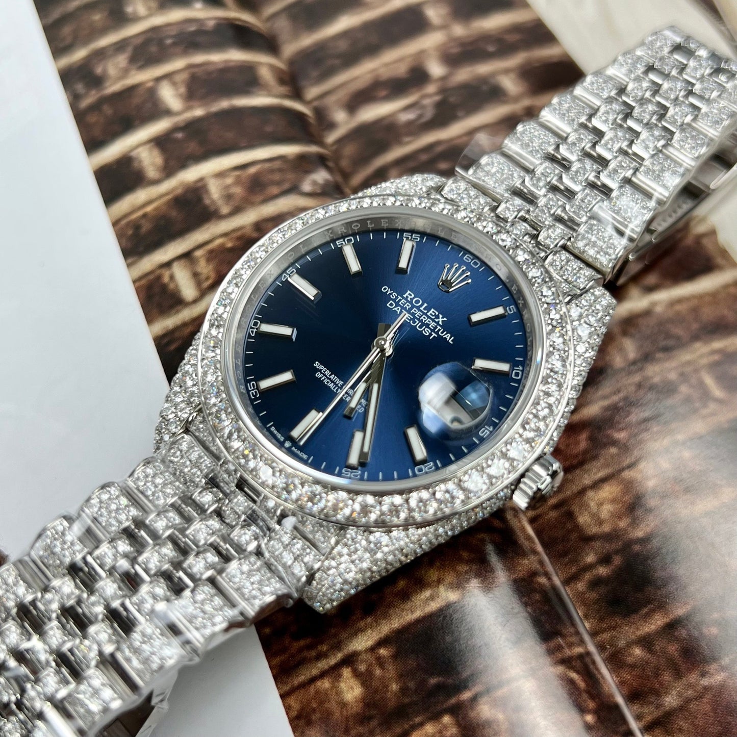 Montre pour homme Rolex Datejust 41 à cadran bleu 126334-0002 moissanite personnalisée