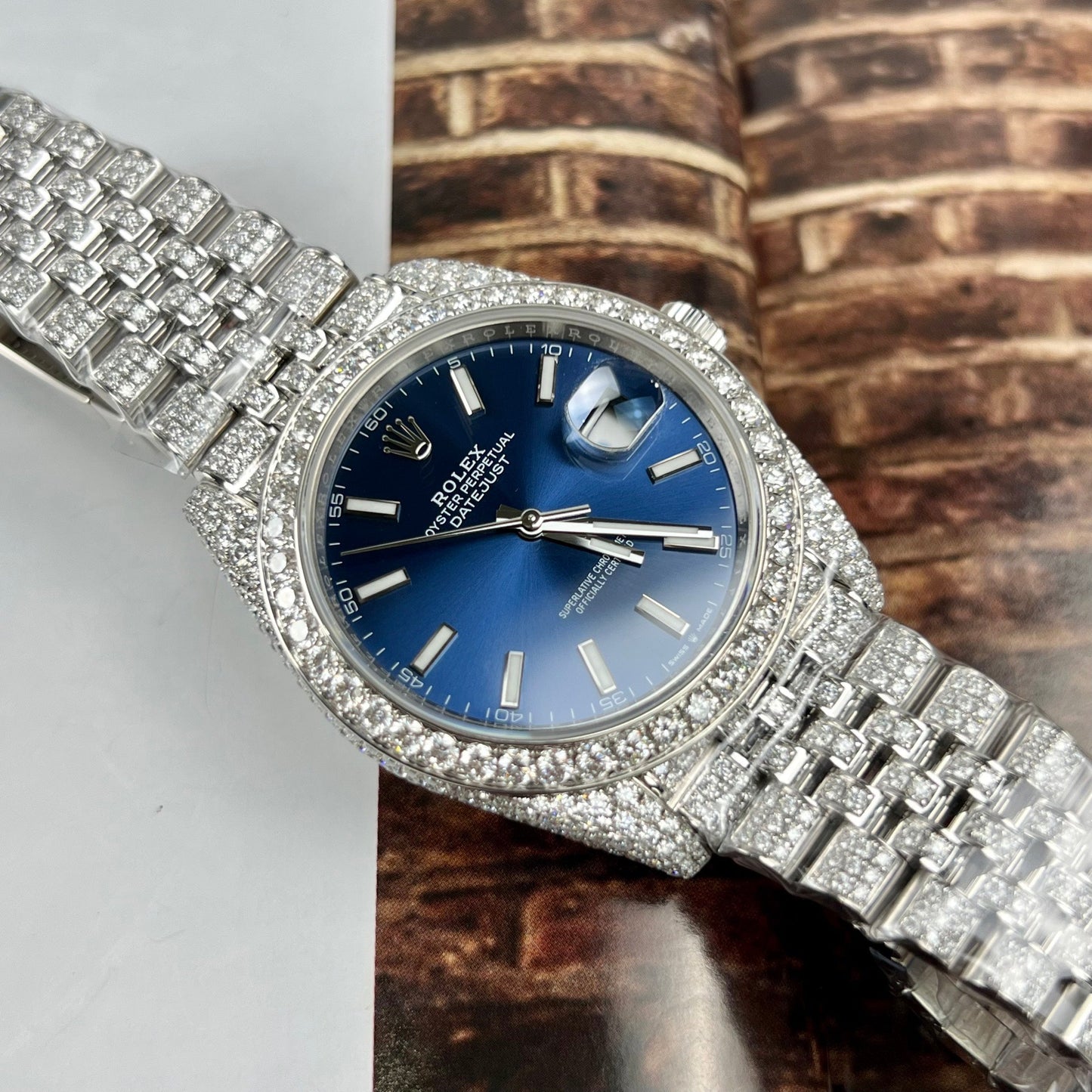 Montre pour homme Rolex Datejust 41 à cadran bleu 126334-0002 moissanite personnalisée