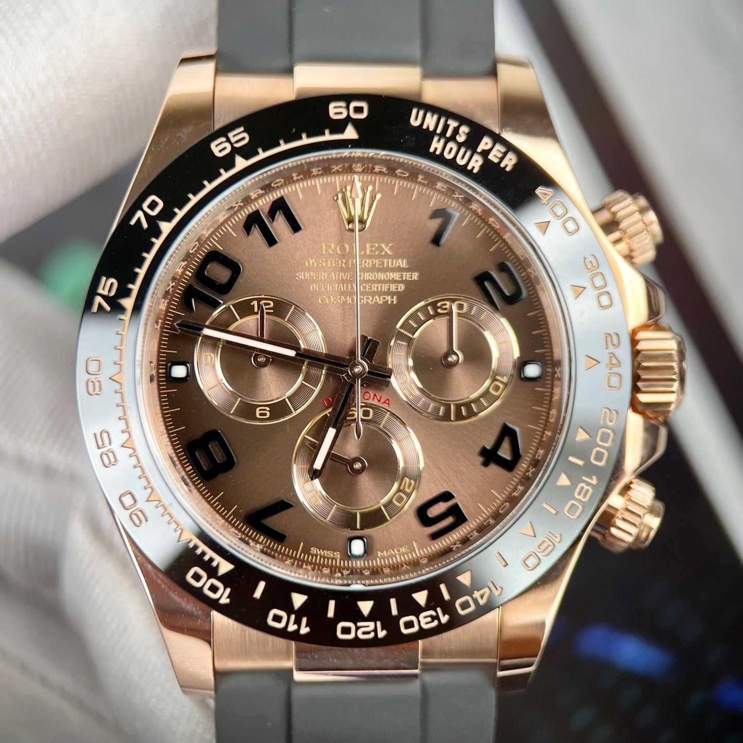 Rolex Daytona Or Rose Chocolat Cadran Arabe Et Lunette En Céramique Bracelet En Caoutchouc Oysterflex 116515LN