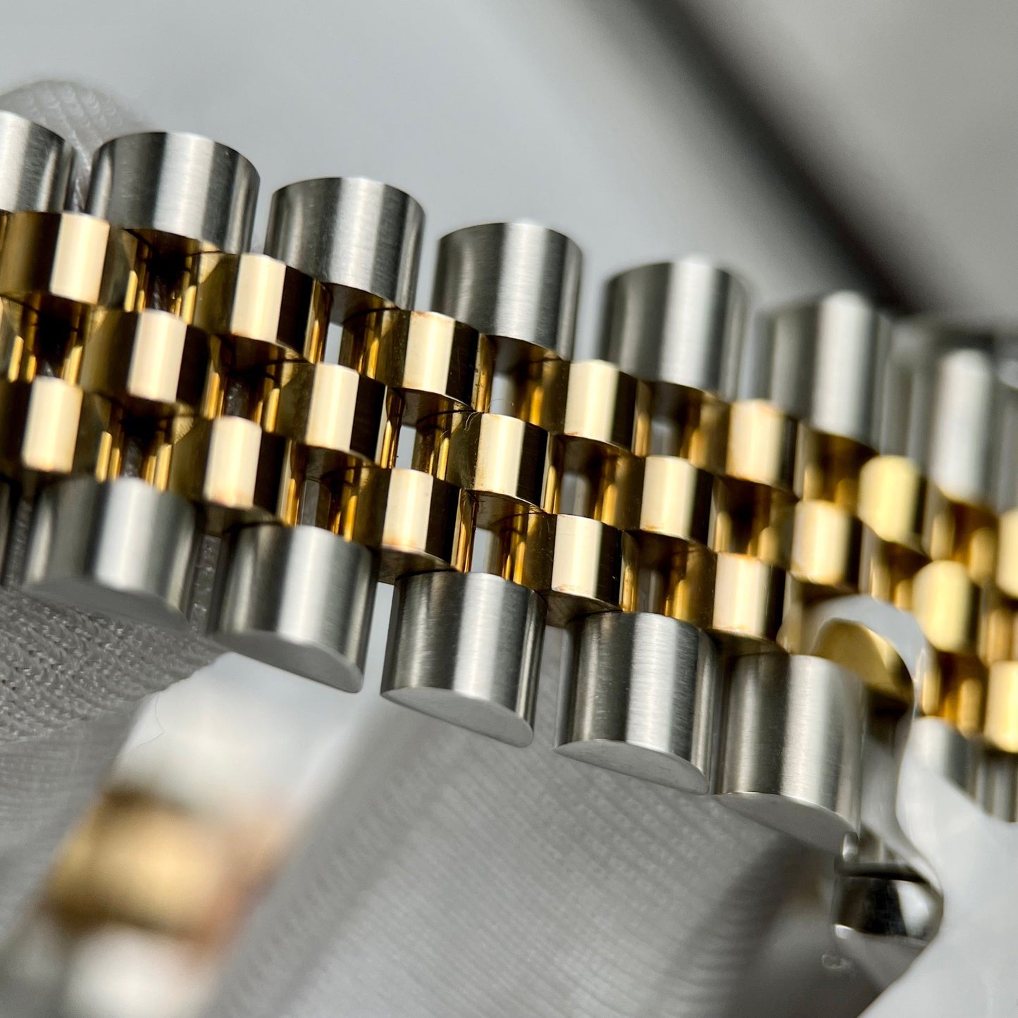 Rolex Datejust 36 mm Diamants 126283RBR Or jaune 18 carats et moissanite