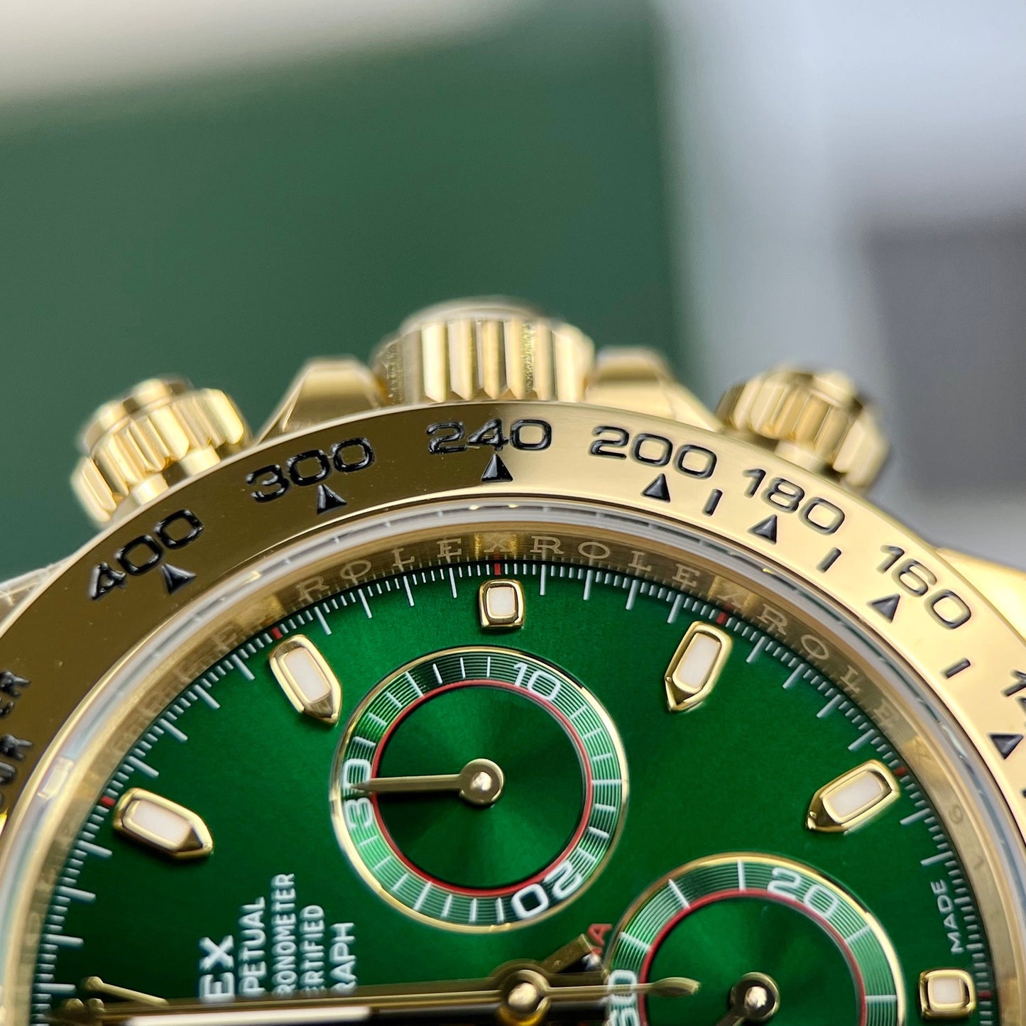 Montre Rolex Cosmograph Daytona 40 en or jaune, cadran arabe vert 116508, revêtement en or jaune 18 carats