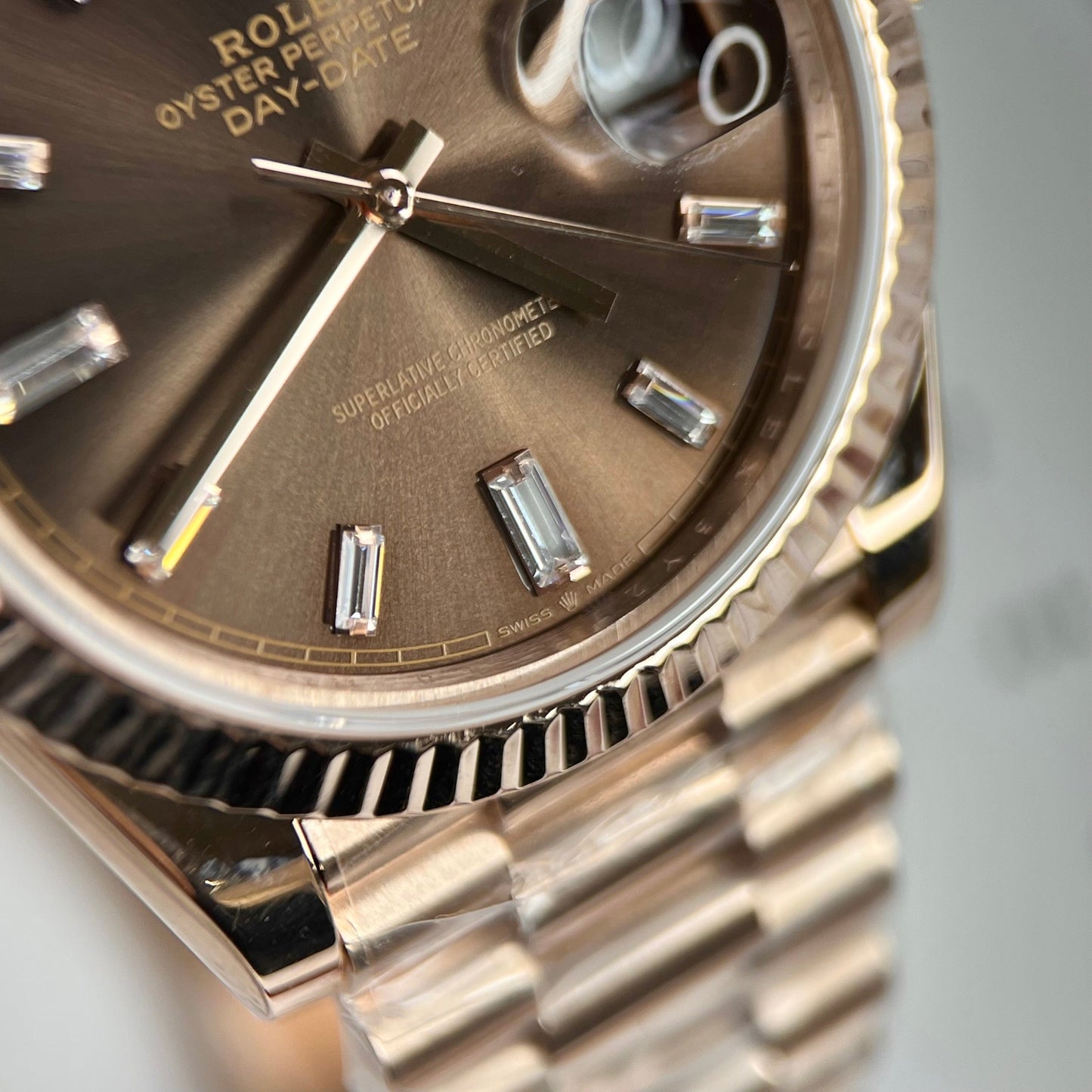 Rolex Day-Date 40 mm 228235 cadran chocolat or rose 18 carats rempli 150 grammes