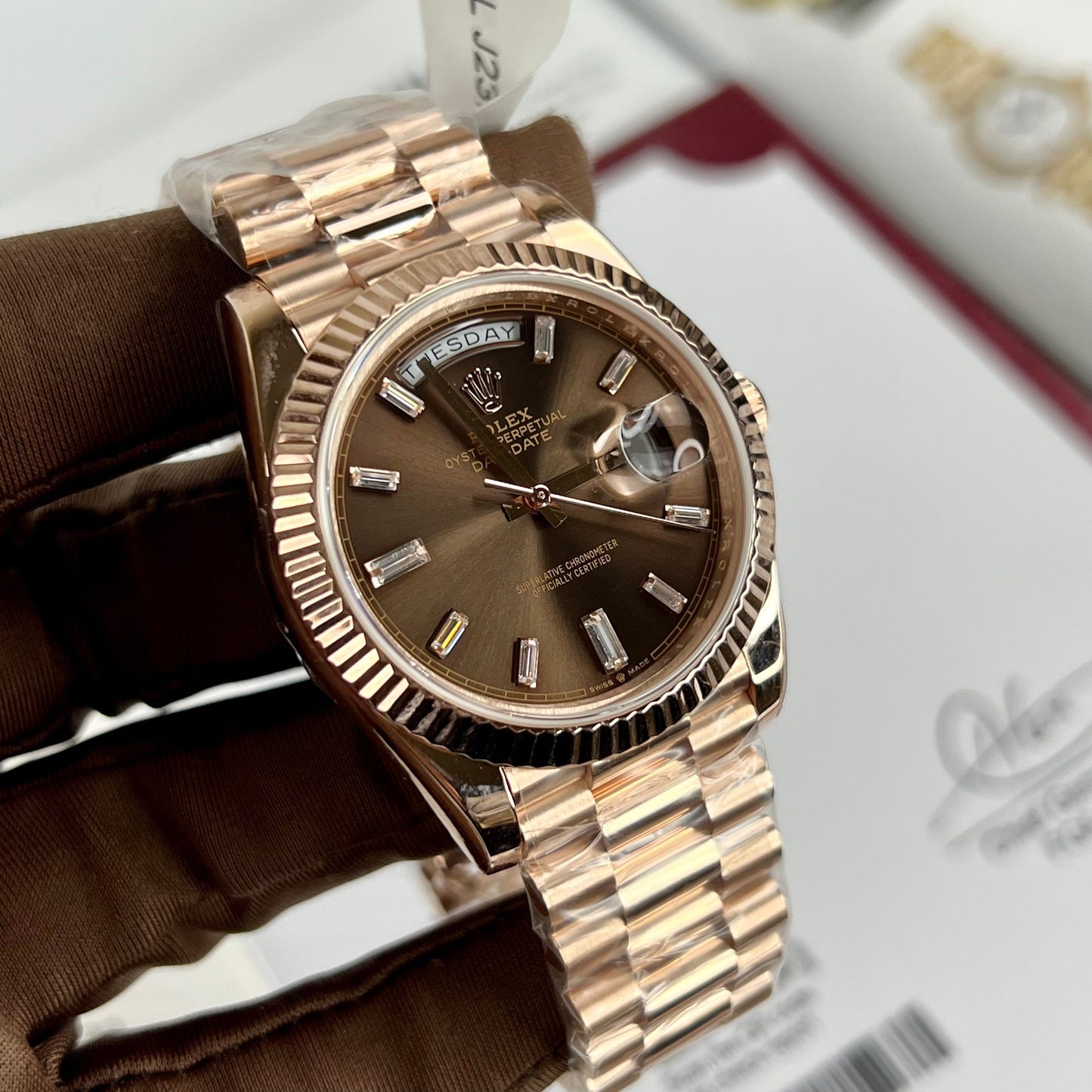 Rolex Day-Date 40 mm 228235 cadran chocolat or rose 18 carats rempli 150 grammes