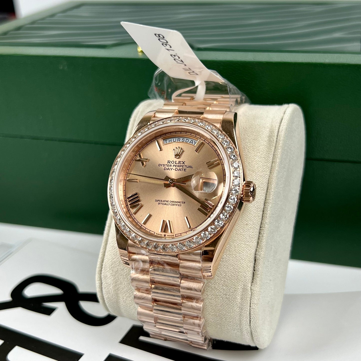 Rolex Oyster Day-Date 40 mm 228235 revêtement en or rose 18 carats Meilleure édition 1:1 Lunette en moissanite de 130 grammes