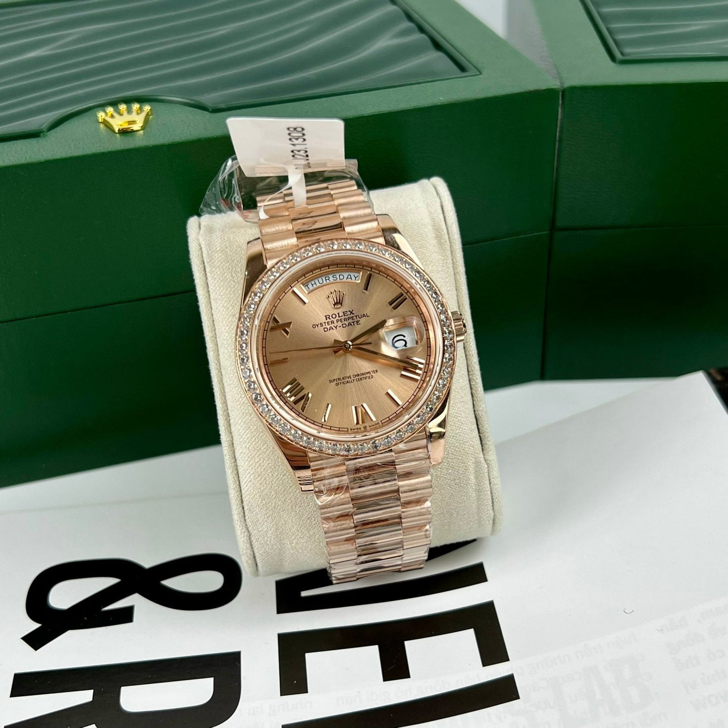 Rolex Oyster Day-Date 40 mm 228235, beschichtetes 18-karätiges Roségold, beste 1:1-Edition, 130-Gramm-Moissanit-Lünette