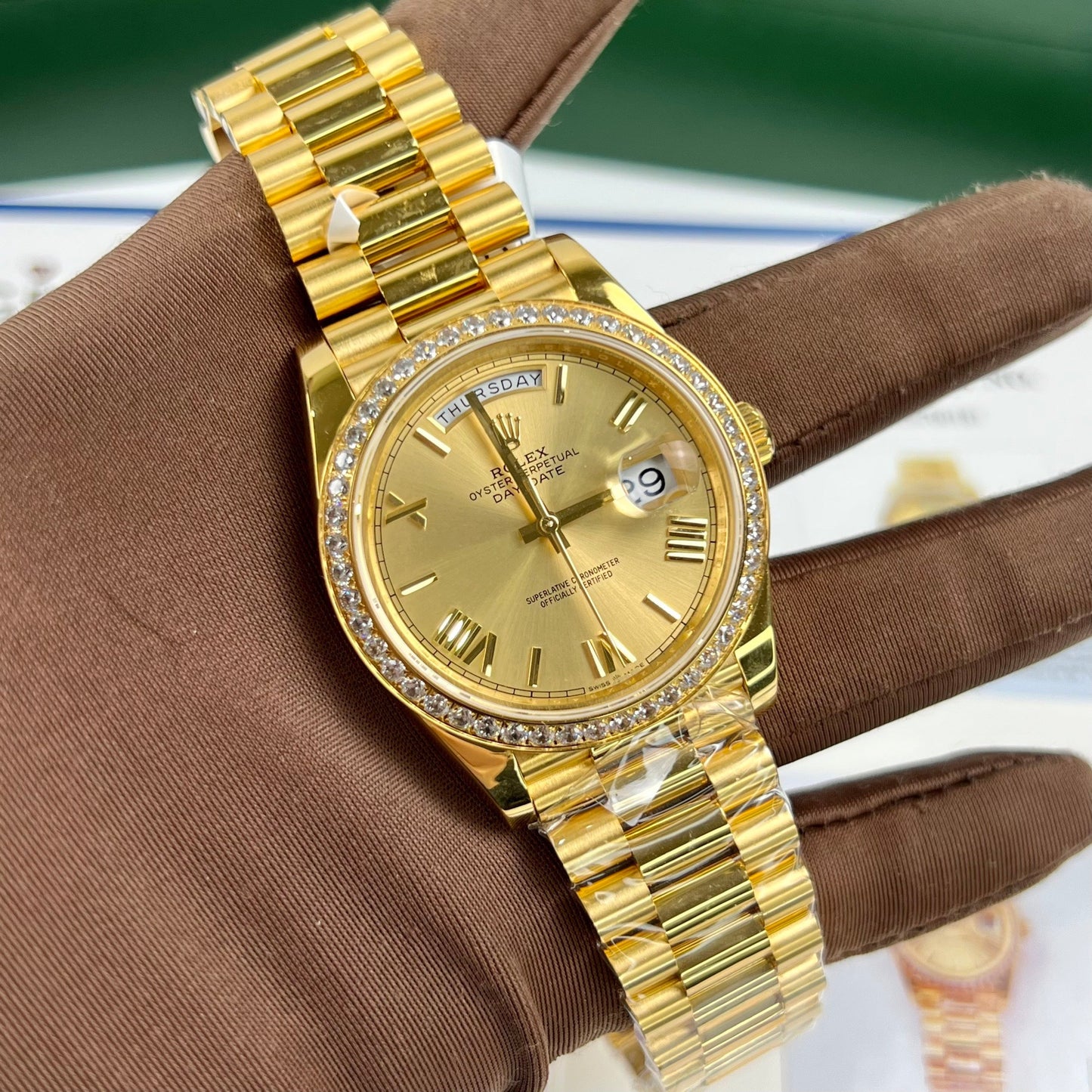 Rolex Day-Date 40 mm 228238-0006, beschichtetes 18-Karat-Gelbgold, beste 1:1 Edition-Moissanit-Lünette