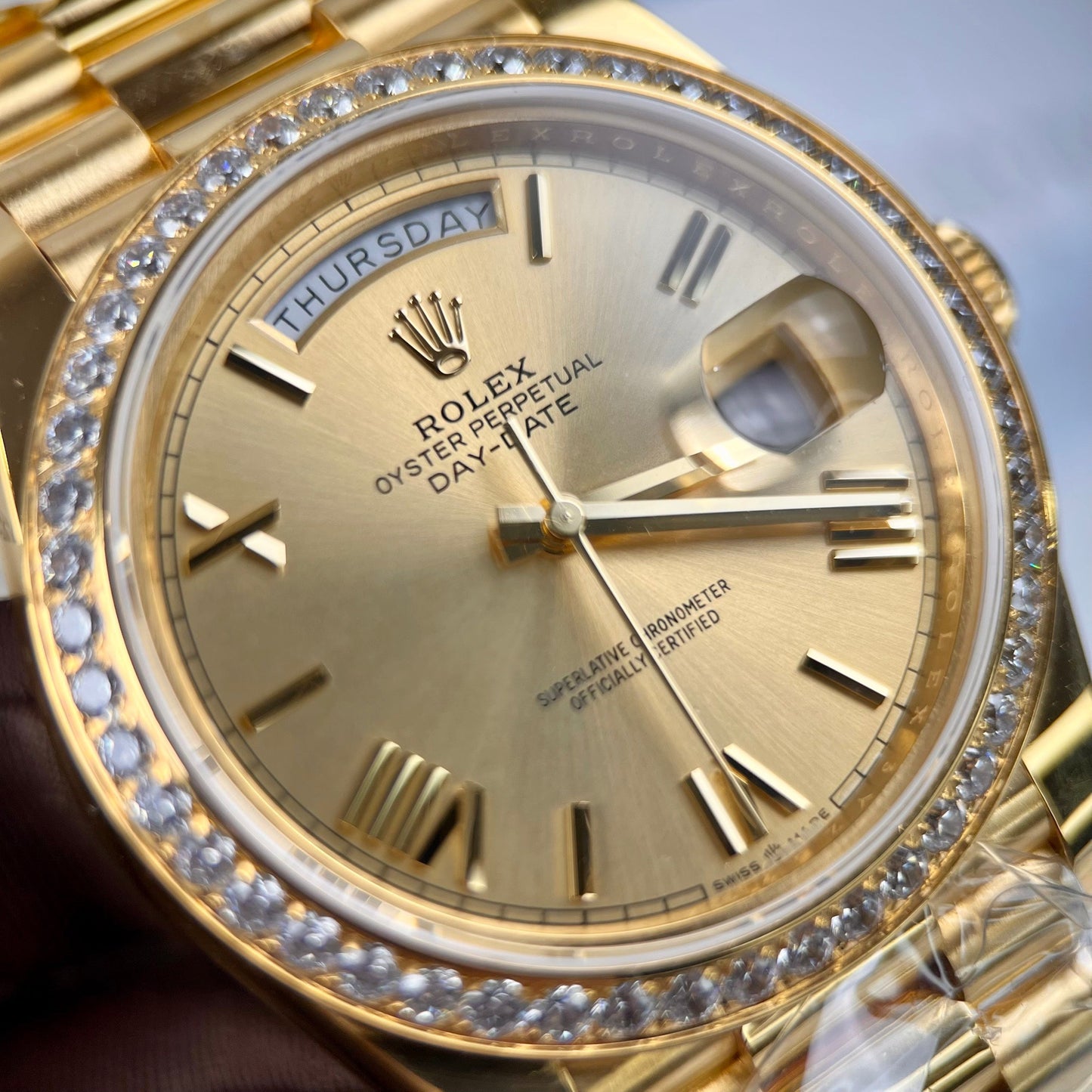 Rolex Day-Date 40 mm 228238-0006, beschichtetes 18-Karat-Gelbgold, beste 1:1 Edition-Moissanit-Lünette