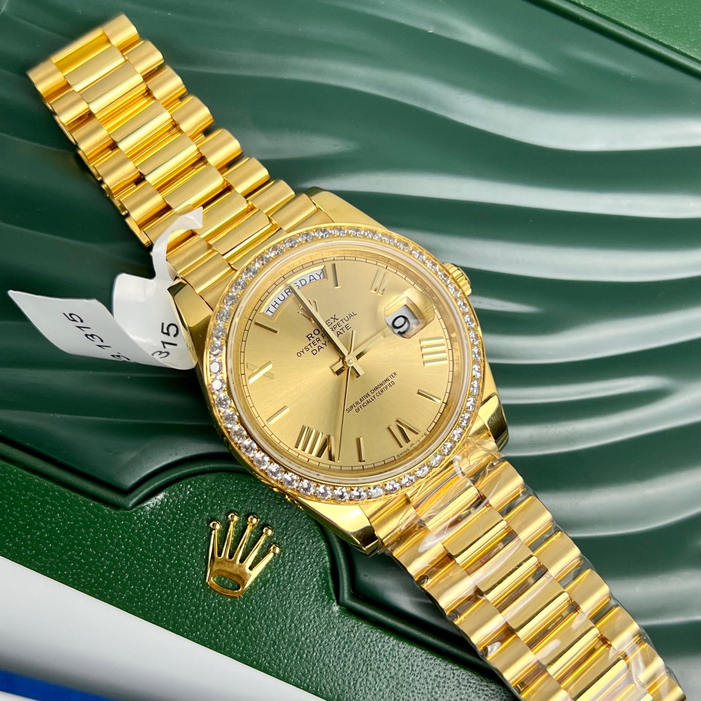 Rolex Day-Date 40 mm 228238-0006, beschichtetes 18-Karat-Gelbgold, beste 1:1 Edition-Moissanit-Lünette