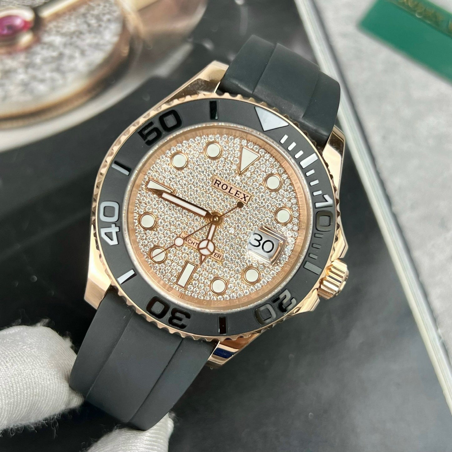 Rolex Yacht-Master 40 126655 Cadran pavé - Mouvement 3235 recouvert d'or 18 carats et de moissanite