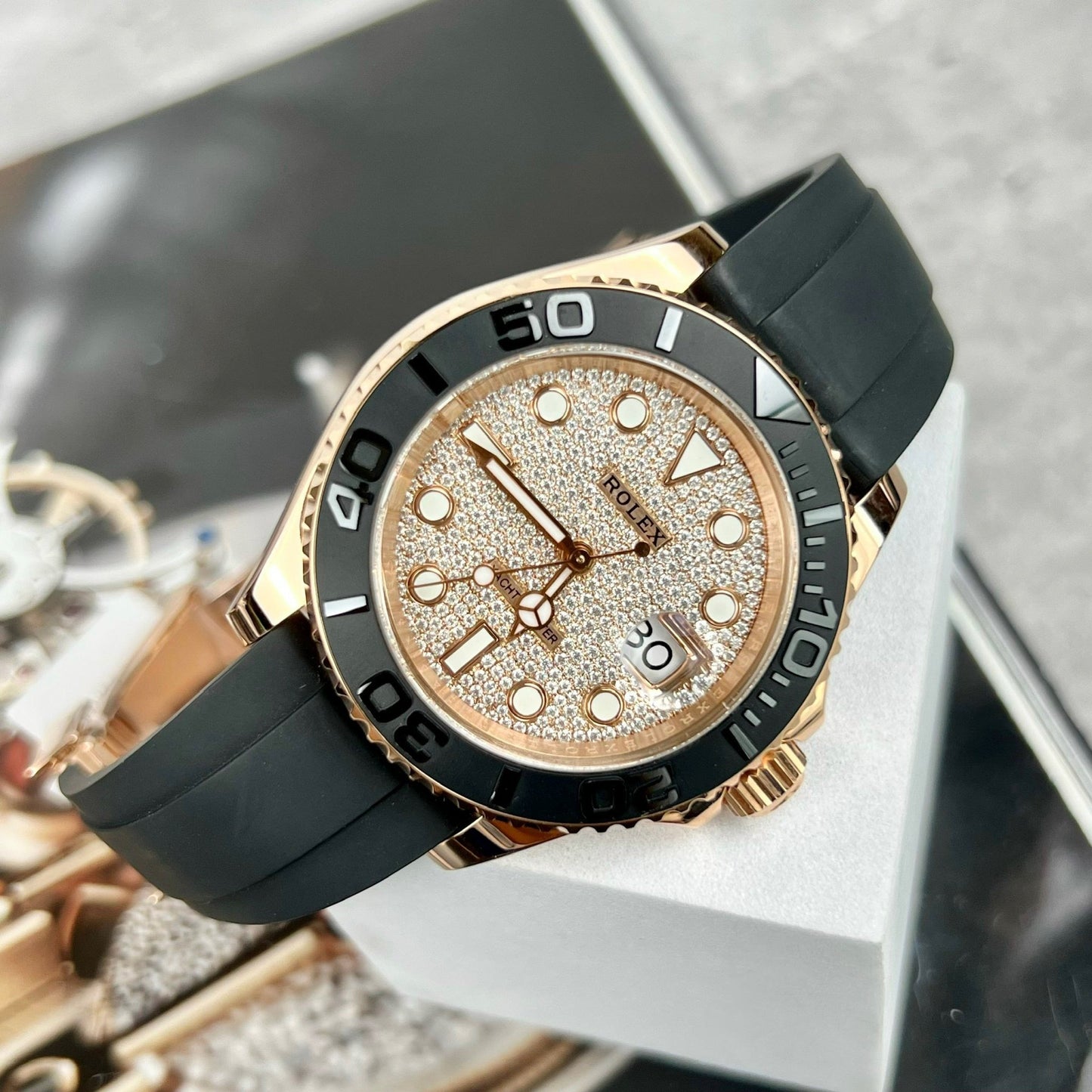 Rolex Yacht-Master 40 126655 Cadran pavé - Mouvement 3235 recouvert d'or 18 carats et de moissanite