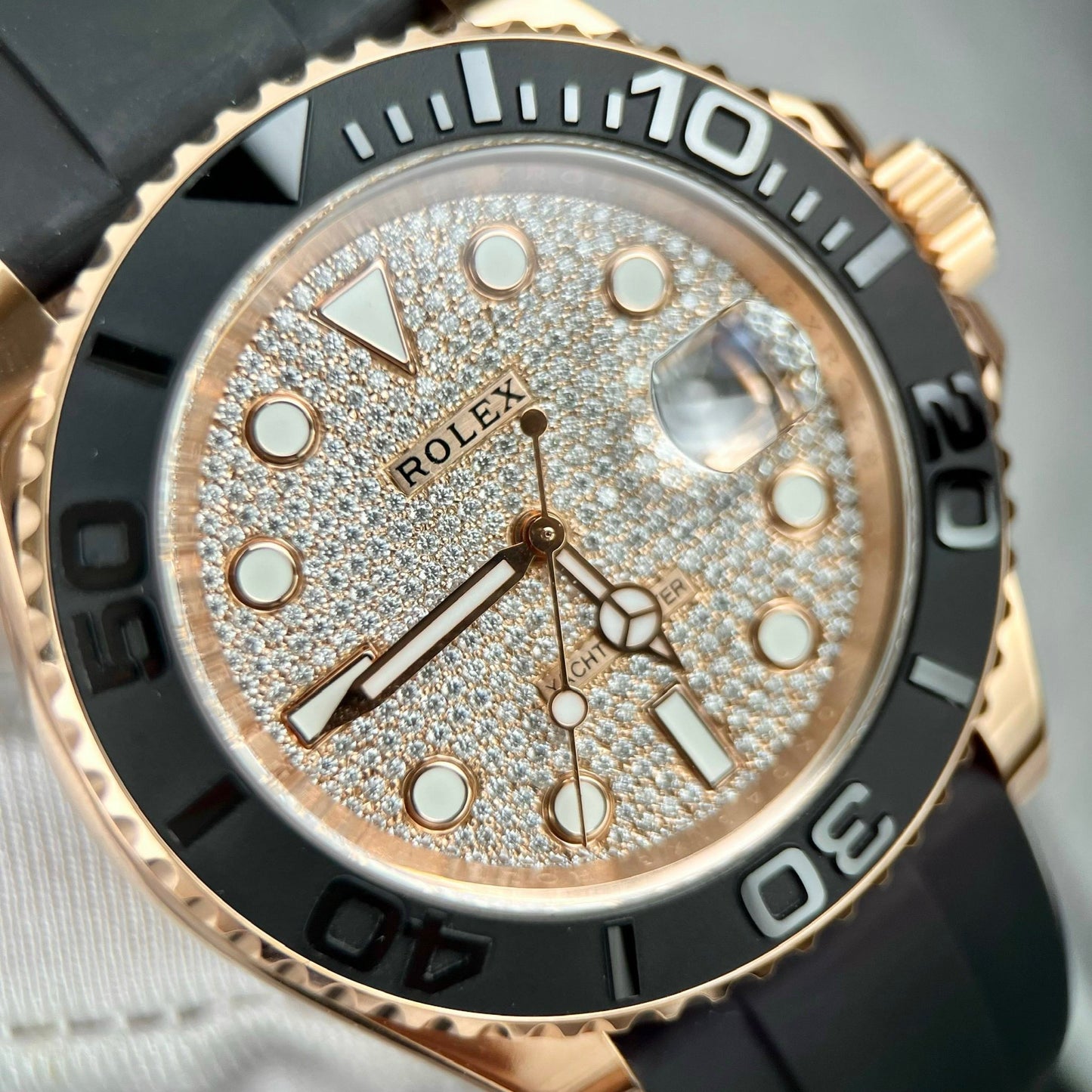 Rolex Yacht-Master 40 126655 Cadran pavé - Mouvement 3235 recouvert d'or 18 carats et de moissanite