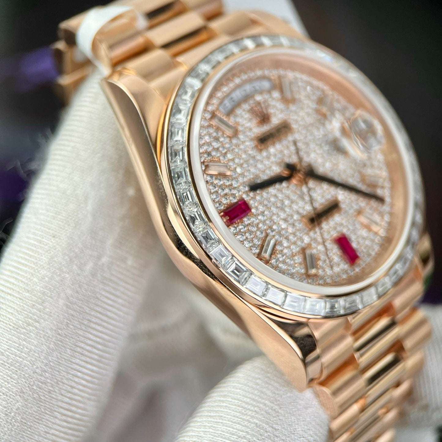 Rolex Day-Date 36 mm en or Everose 128345RBR recouvert de moissanite 18 carats