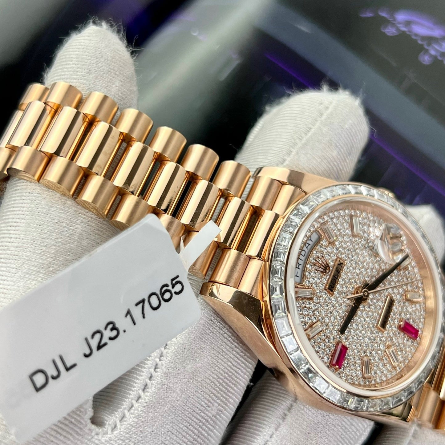 Rolex Day-Date 36 mm en or Everose 128345RBR recouvert de moissanite 18 carats