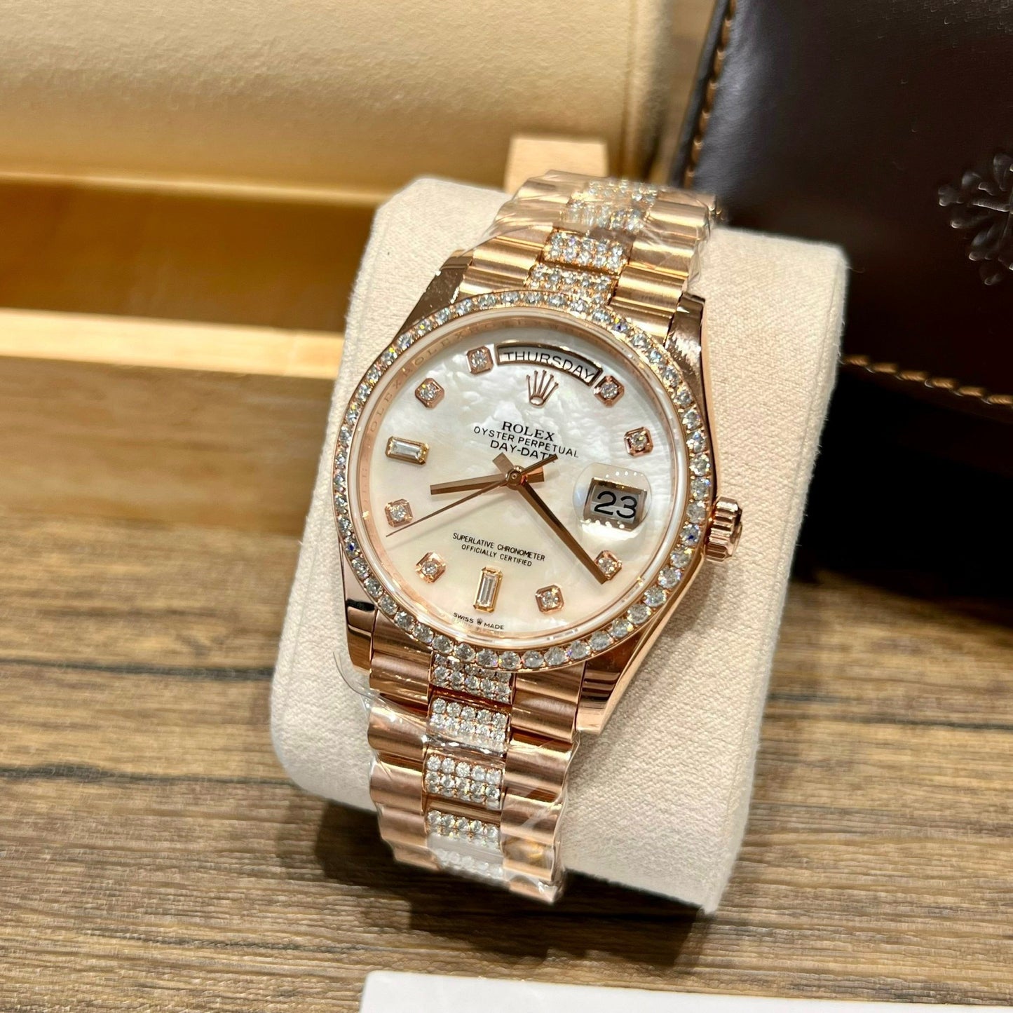 Rolex Day-Date M128345RBR-0030 Nacre 1:1 Meilleure édition personnalisée 18 carats et moissanite