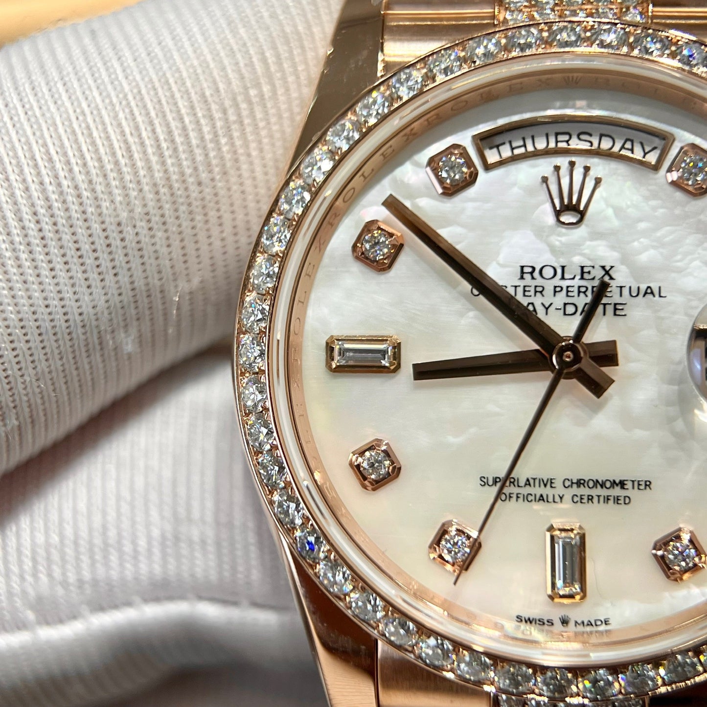 Rolex Day-Date M128345RBR-0030 Nacre 1:1 Meilleure édition personnalisée 18 carats et moissanite