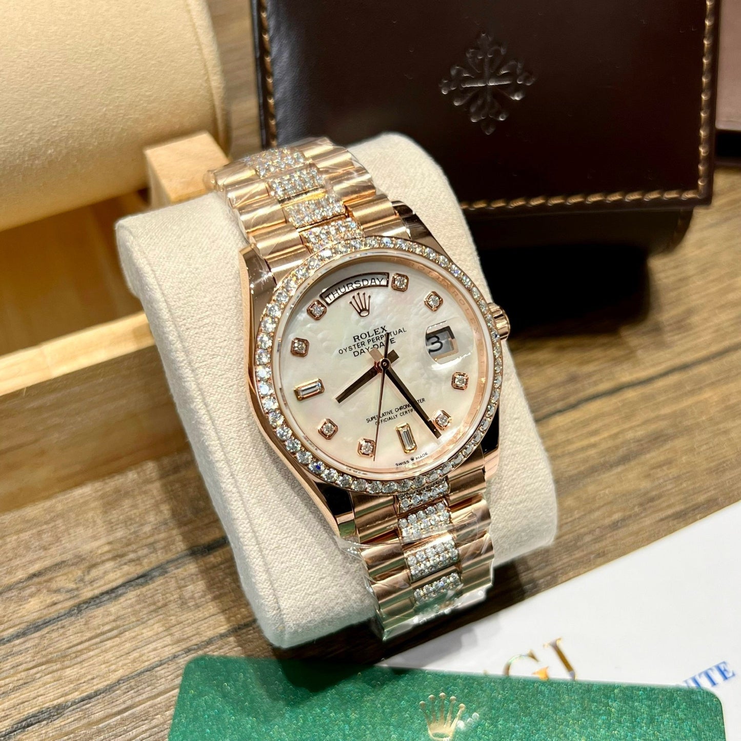 Rolex Day-Date M128345RBR-0030 Nacre 1:1 Meilleure édition personnalisée 18 carats et moissanite