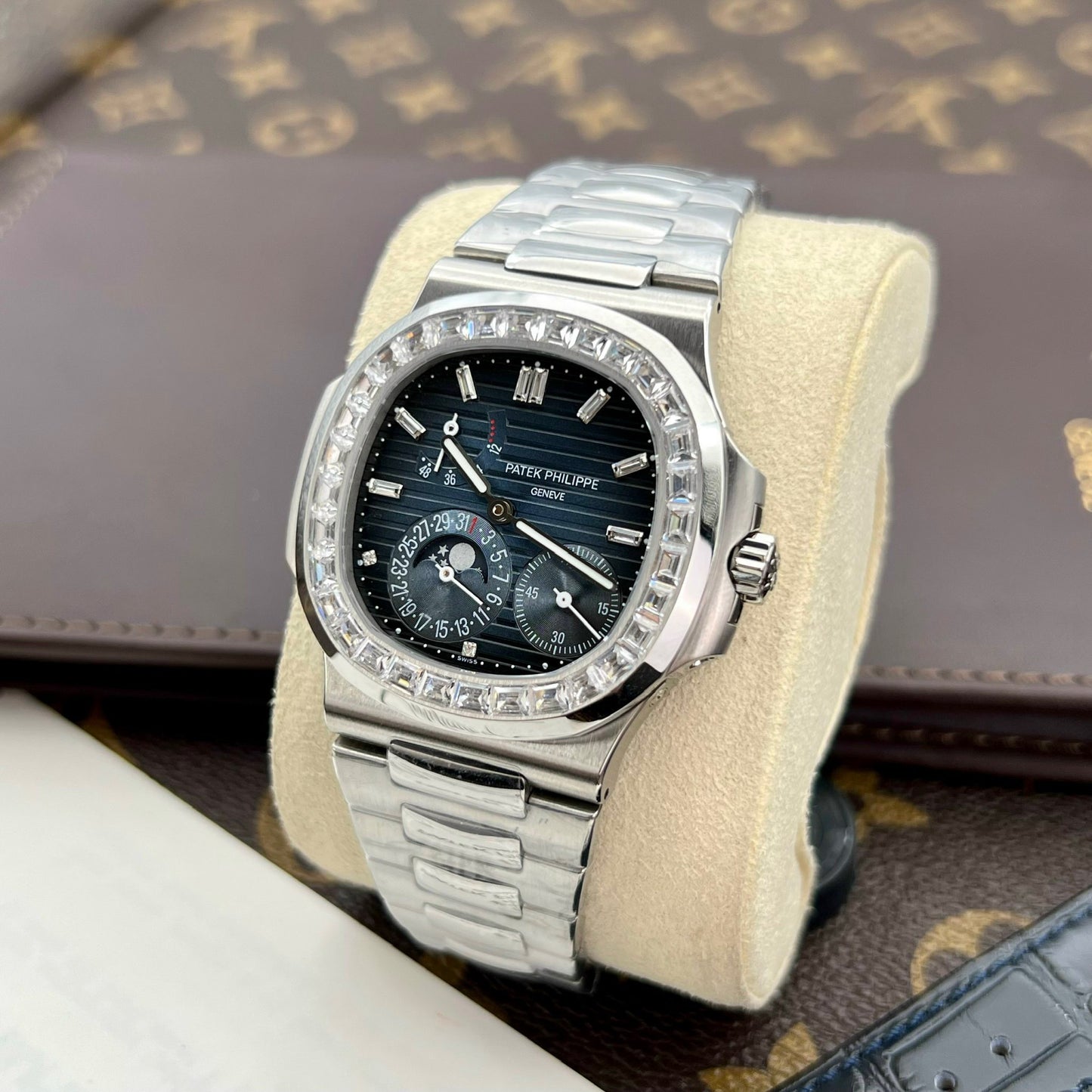 Patek Philippe Nautilus 5712/1R-001 1:1 Best Edition GR Factory Blue Dial and Stone