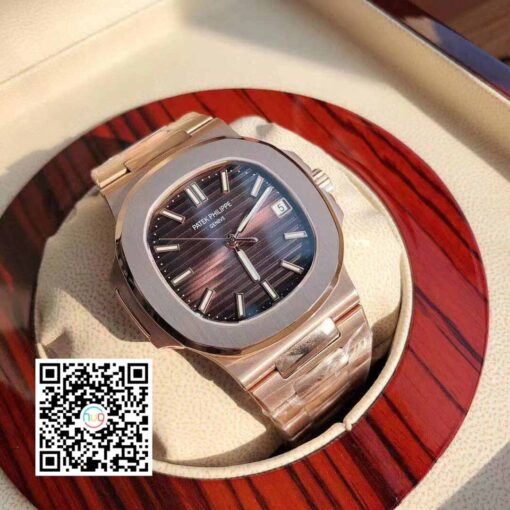 Patek Philippe Nautilus 5711/1R-001 –Wrapped 18k Rose Gold light red dial - immagine 12