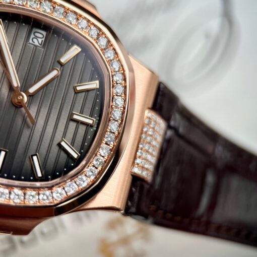 Patek Philippe Nautilus 5711/1R-001 –Wrapped 18k and diamond Leather band version - immagine 9