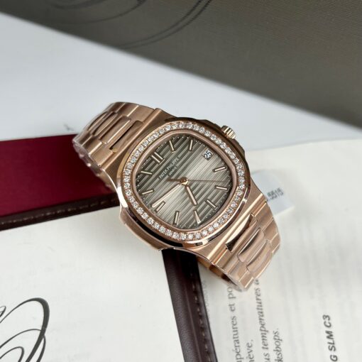 Patek Philippe Nautilus 5711/1R-001 –Wrapped 18k Rose Gold and diamond from 3K factory - immagine 6