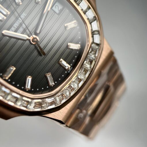 Patek Philippe Nautilus 5711/1R-001 –Wrapped 18k Rose Gold and Moissanite Baguette - immagine 10