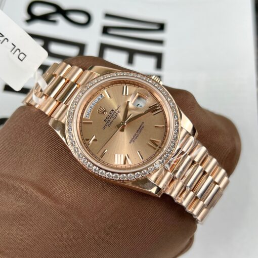 Rolex Oyster Day-Date 40mm 228235 coated 18k rose gold Best 1:1 Edition 130 gram moissanite bezel - Imagen 3