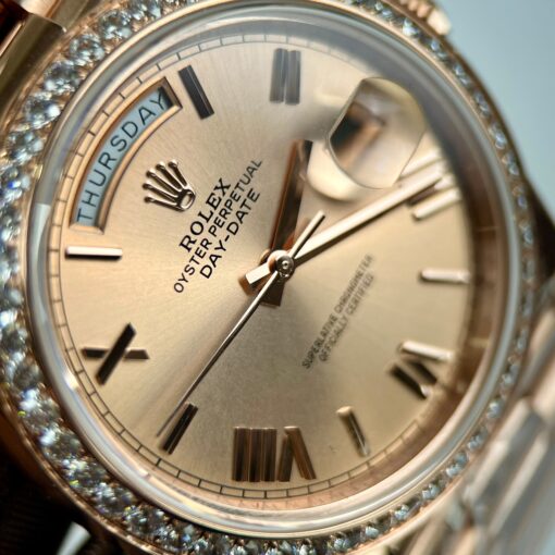 Rolex Oyster Day-Date 40mm 228235 coated 18k rose gold Best 1:1 Edition 130 gram moissanite bezel - Imagen 6