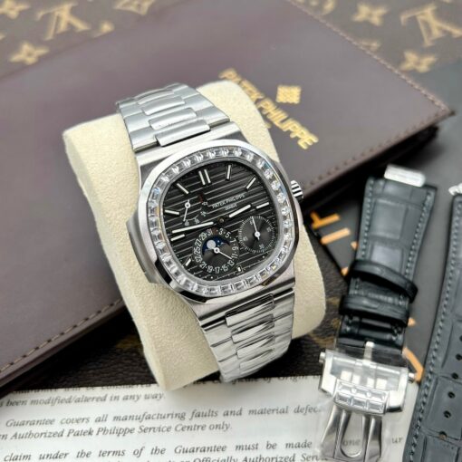 Patek Philippe Nautilus 5712GR 1:1 Best Edition GR Factory Grey Dial - Image 2