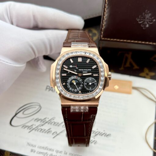 Patek Philippe Nautilus 5724R-001  GR factory 1:1 best edition Black Dial Rose gold and stone – Image 6