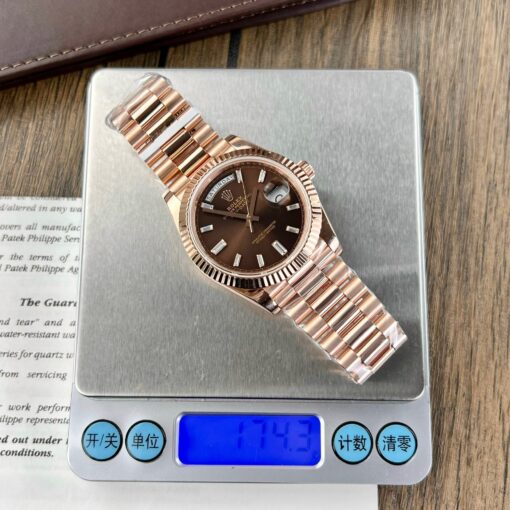 Rolex Day Date M228235-0003 18k gold plated 1:1 Best Edition GM Factory V3 Chocolate Dial Counterweight Version — изображение 3