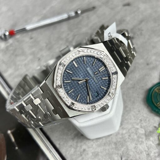 Audemars Piguet Royal Oak 67651IP.ZZ.1261IP.01 1:1 Best Edition ZF Factory Blue Dial Moissanite bezel - Image 4